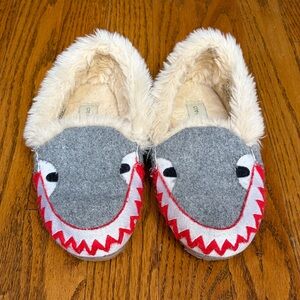J Crew Crewcuts Shark Fuzzy Lined Slippers - Gray & Red